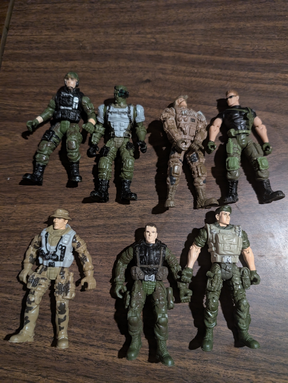 Assorted Green and Tan Military Action Figures - Set of 7) 3.5 Inch